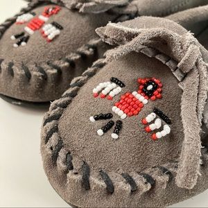 Grey Suede beaded Minnetonka moccasins 9 B032